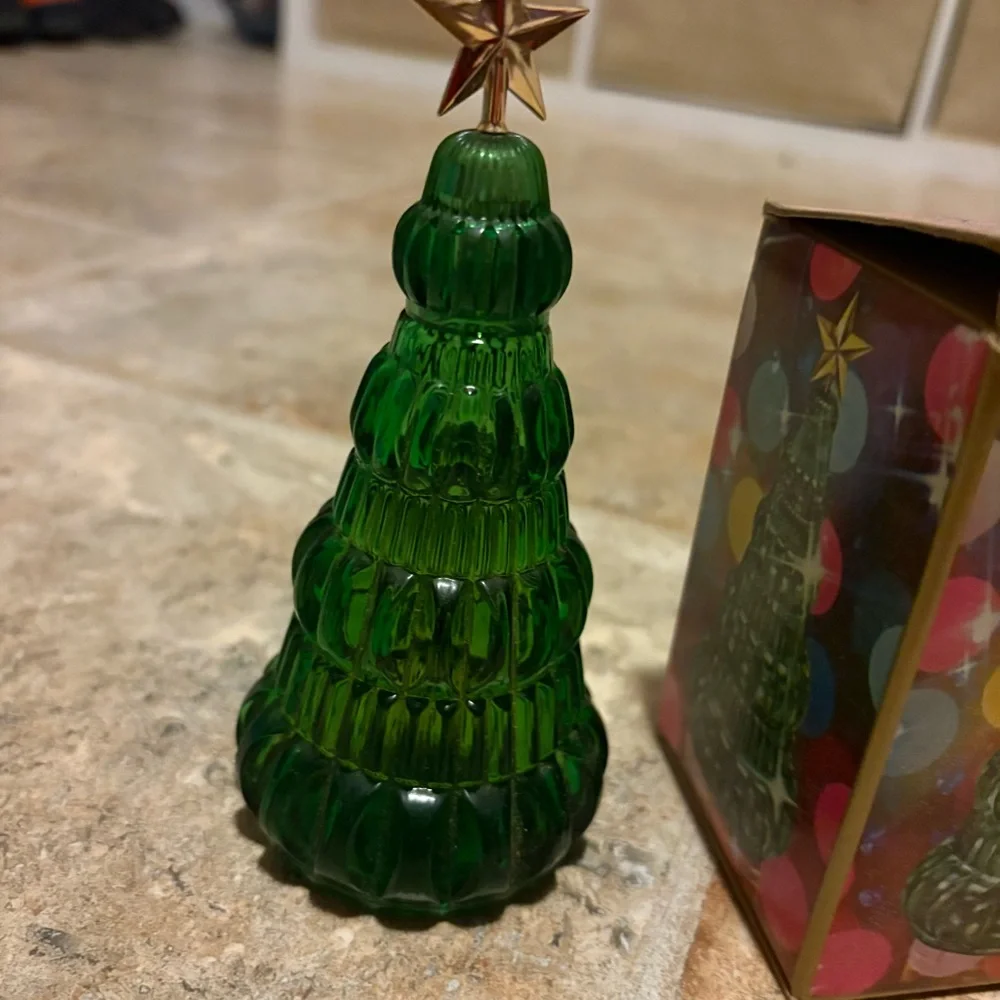 Avon Vintage Yuletree Field Flowers Decanter